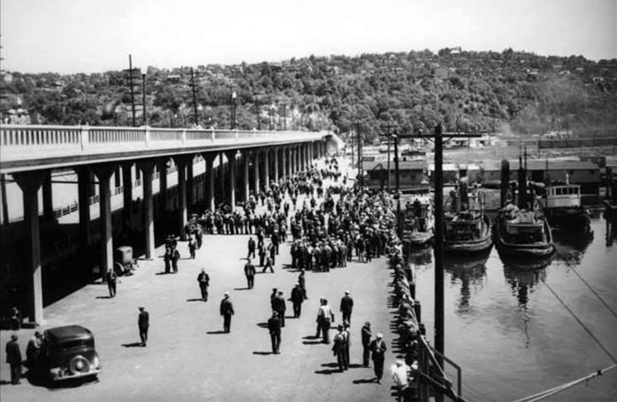 Strikers assembling, Piers 90-91, July 19, 1934 Courtesy MOHAI (PI24004)